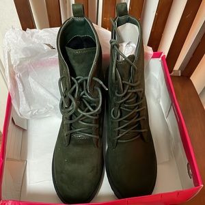 Catherine Malandrino Green lace up boots size 7 1/2